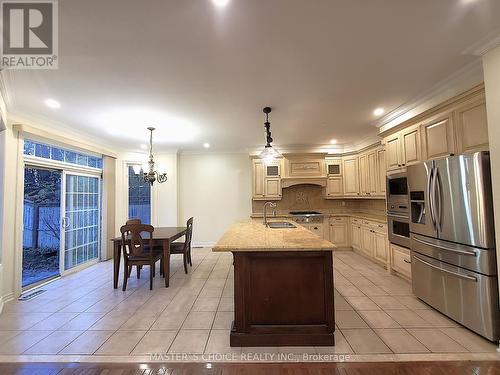 41 Grand Oak Drive, Richmond Hill, ON - Indoor Photo Showing Kitchen With Double Sink