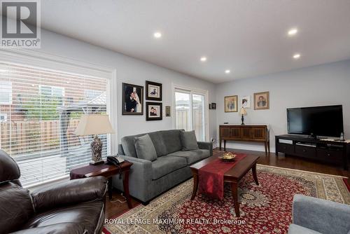 44 Flagstick Court, Toronto, ON - Indoor Photo Showing Living Room