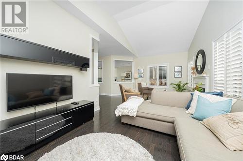 13 Beacon Hill Drive, Brampton, ON - Indoor Photo Showing Living Room