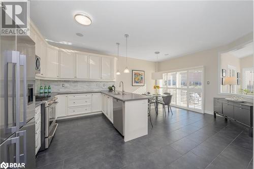 13 Beacon Hill Drive, Brampton, ON - Indoor Photo Showing Kitchen With Upgraded Kitchen