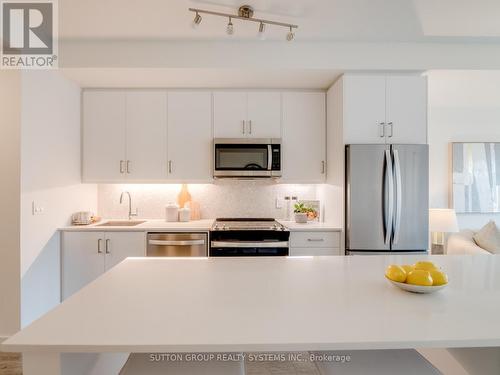 413 - 345 Wheat Boom Drive, Oakville, ON - Indoor Photo Showing Kitchen With Upgraded Kitchen