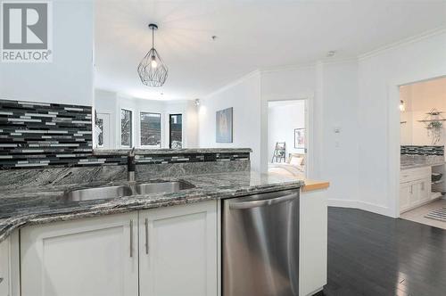 304, 916 19 Avenue Sw, Calgary, AB - Indoor Photo Showing Kitchen With Double Sink