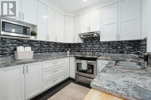 304, 916 19 Avenue Sw, Calgary, AB - Indoor Photo Showing Kitchen With Double Sink With Upgraded Kitchen