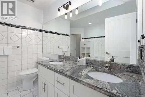 304, 916 19 Avenue Sw, Calgary, AB - Indoor Photo Showing Bathroom