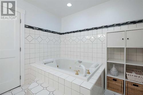 304, 916 19 Avenue Sw, Calgary, AB - Indoor Photo Showing Bathroom