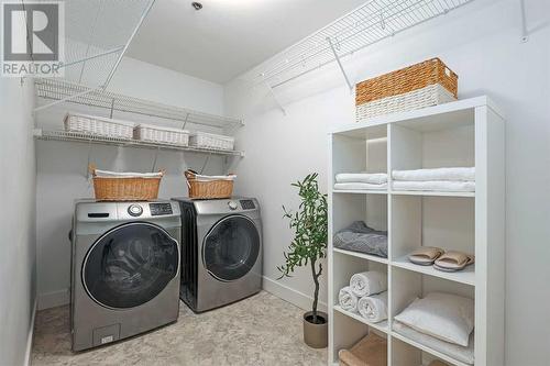 304, 916 19 Avenue Sw, Calgary, AB - Indoor Photo Showing Laundry Room