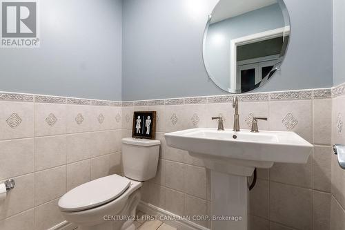 15 Parkside Crescent, London, ON - Indoor Photo Showing Bathroom