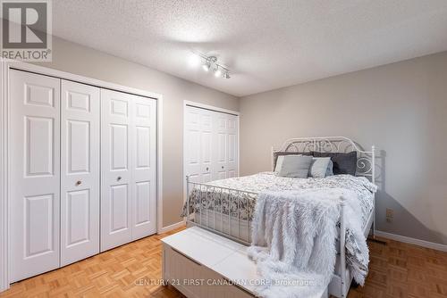 15 Parkside Crescent, London, ON - Indoor Photo Showing Bedroom