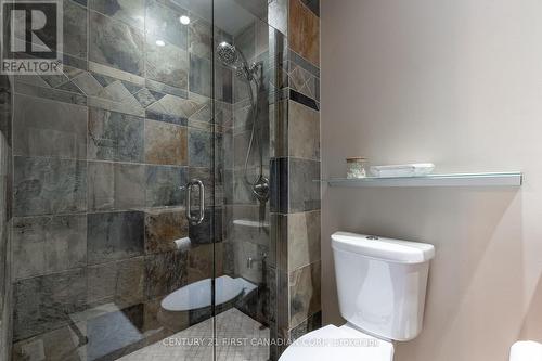 15 Parkside Crescent, London, ON - Indoor Photo Showing Bathroom