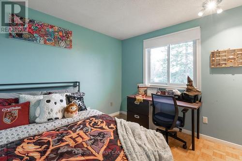 15 Parkside Crescent, London, ON - Indoor Photo Showing Bedroom