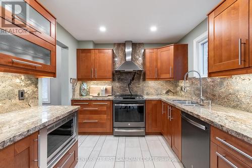 15 Parkside Crescent, London, ON - Indoor Photo Showing Kitchen With Double Sink