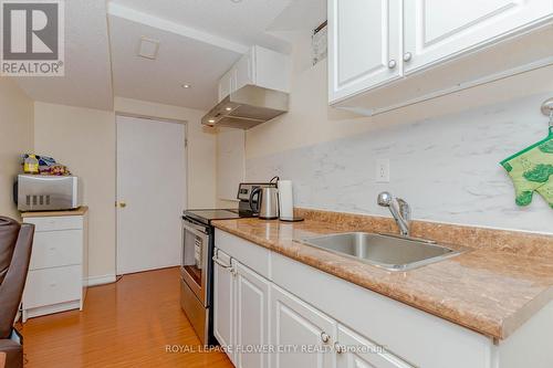 19 Flatlands Way, Brampton, ON - Indoor Photo Showing Kitchen