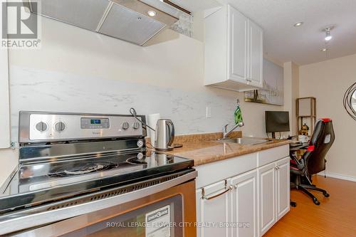 19 Flatlands Way, Brampton, ON - Indoor Photo Showing Kitchen