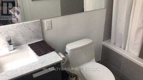 2301 - 28 Wellesley Street E, Toronto, ON - Indoor Photo Showing Bathroom