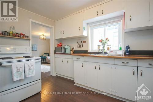 687 Melbourne Avenue, Ottawa, ON - Indoor Photo Showing Kitchen