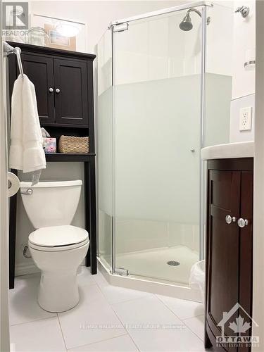 687 Melbourne Avenue, Ottawa, ON - Indoor Photo Showing Bathroom