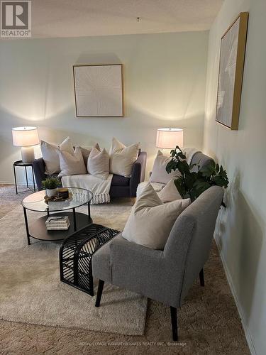 19 Wilson Avenue, Kawartha Lakes (Lindsay), ON - Indoor Photo Showing Living Room