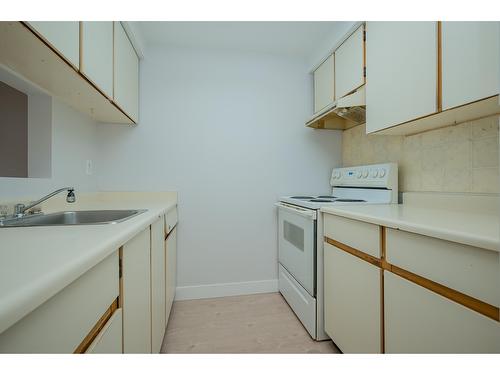 108 9632 120A Street, Surrey, BC - Indoor Photo Showing Kitchen