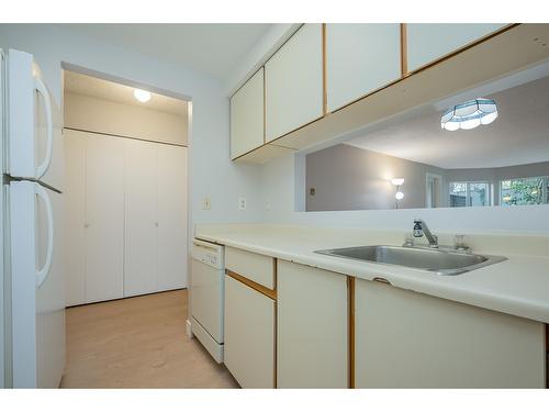 108 9632 120A Street, Surrey, BC - Indoor Photo Showing Kitchen