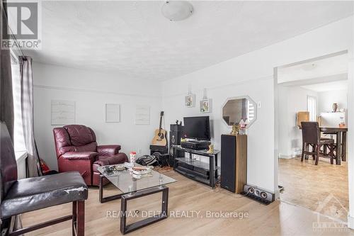 448 Telegraph Street, Alfred And Plantagenet, ON - Indoor Photo Showing Living Room