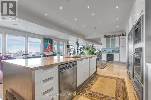 41 Hill Crescent, Toronto, ON - Indoor Photo Showing Kitchen With Upgraded Kitchen