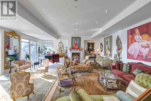 41 Hill Crescent, Toronto, ON - Indoor Photo Showing Living Room