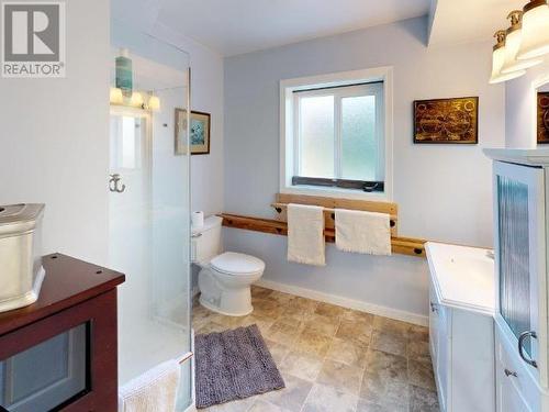 7236 Glacier Street, Powell River, BC - Indoor Photo Showing Bathroom