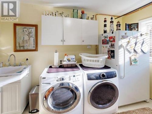 7236 Glacier Street, Powell River, BC - Indoor Photo Showing Laundry Room