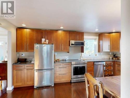 7236 Glacier Street, Powell River, BC - Indoor Photo Showing Kitchen