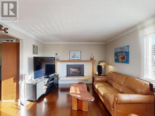 7236 Glacier Street, Powell River, BC - Indoor Photo Showing Living Room With Fireplace