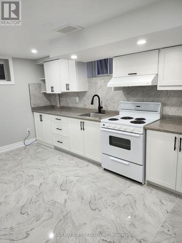 38 Collier Road N, Thorold, ON - Indoor Photo Showing Kitchen