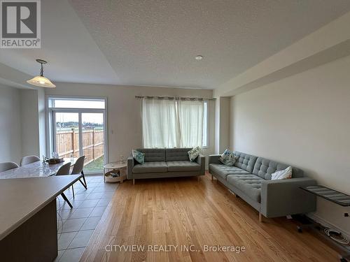 280 Explorer Way, Thorold, ON - Indoor Photo Showing Living Room