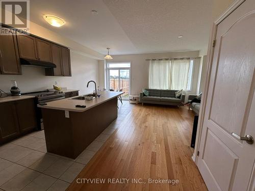 280 Explorer Way, Thorold, ON - Indoor Photo Showing Kitchen With Double Sink