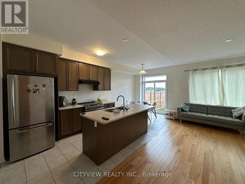 280 Explorer Way, Thorold, ON - Indoor Photo Showing Kitchen With Double Sink