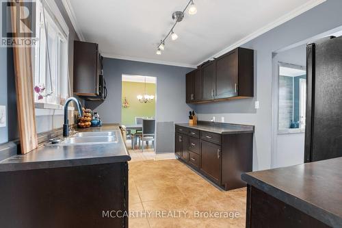 124 Muriel Street, Shelburne, ON - Indoor Photo Showing Kitchen With Double Sink