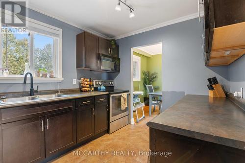 124 Muriel Street, Shelburne, ON - Indoor Photo Showing Kitchen With Double Sink