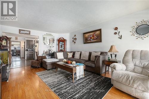 520-522 Alice Street, Cornwall, ON - Indoor Photo Showing Living Room