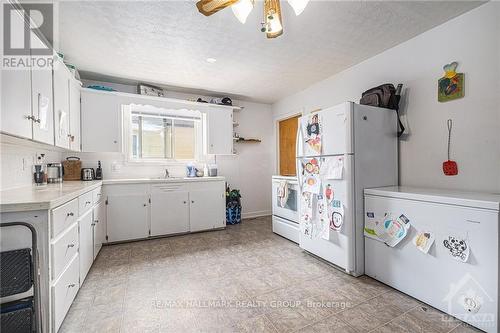 520-522 Alice Street, Cornwall, ON - Indoor Photo Showing Kitchen