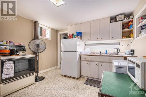 520-522 Alice Street, Cornwall, ON - Indoor Photo Showing Kitchen