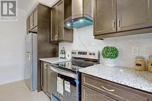 1407 William Halton Parkway, Oakville, ON - Indoor Photo Showing Kitchen