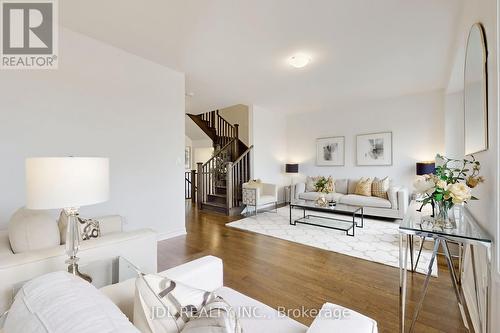 1407 William Halton Parkway, Oakville, ON - Indoor Photo Showing Living Room