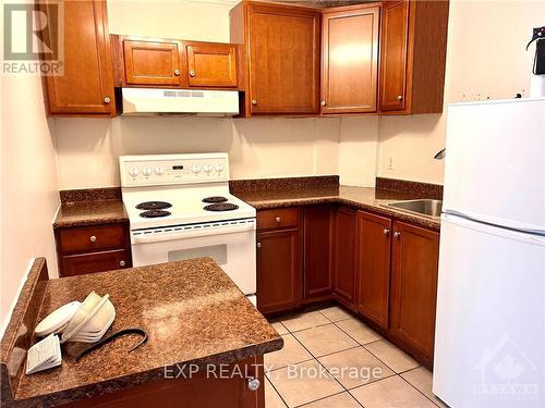 109-111 Marier Avenue, Ottawa, ON - Indoor Photo Showing Kitchen