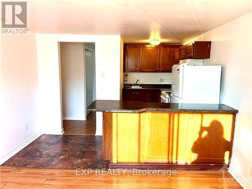 109-111 Marier Avenue, Ottawa, ON - Indoor Photo Showing Kitchen