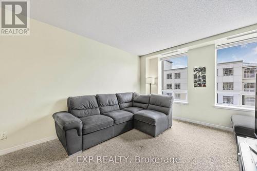 53 - 74 Ross Street, Barrie, ON - Indoor Photo Showing Living Room