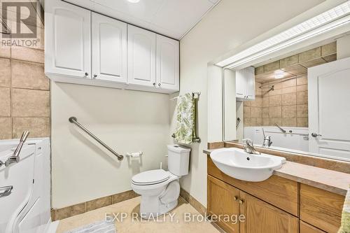 53 - 74 Ross Street, Barrie, ON - Indoor Photo Showing Bathroom