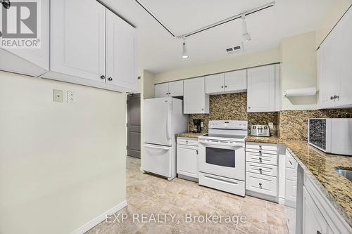 53 - 74 Ross Street, Barrie, ON - Indoor Photo Showing Kitchen