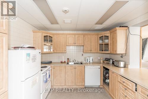 53 - 74 Ross Street, Barrie, ON - Indoor Photo Showing Kitchen With Double Sink