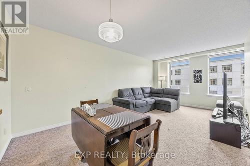 53 - 74 Ross Street, Barrie, ON - Indoor Photo Showing Living Room