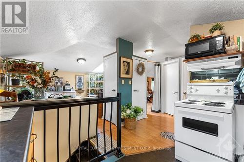 114 Barrette Street, Ottawa, ON - Indoor Photo Showing Kitchen