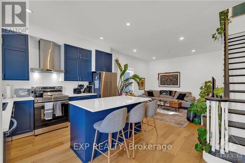 325 Hinchey Avenue, Ottawa, ON - Indoor Photo Showing Kitchen With Upgraded Kitchen